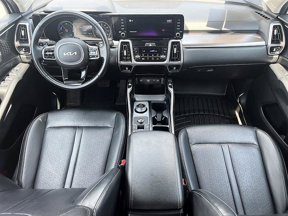 Used 2022 Kia Sorento EX w/ Panoramic Sunroof Package FWD image 18