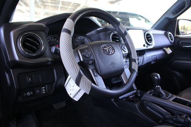 Used 2022 Toyota Tacoma 4x4 Double Cab image 8
