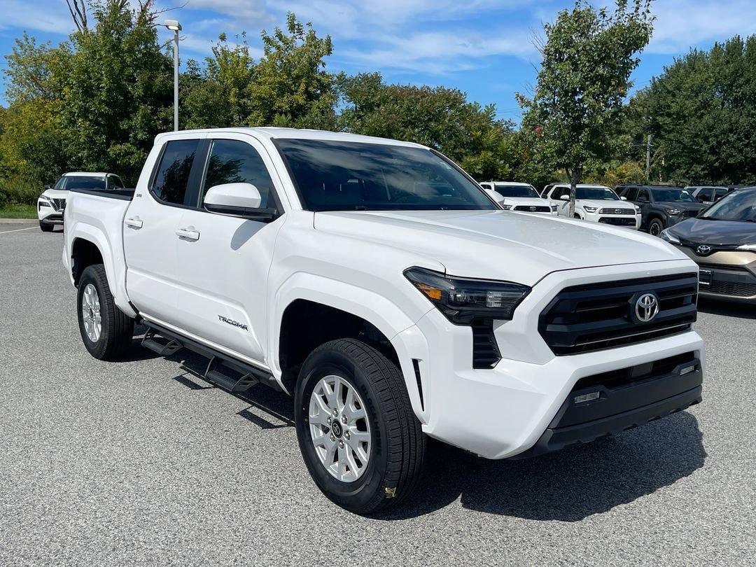 Certified 2024 Toyota Tacoma SR5 AWD/4WD image 2