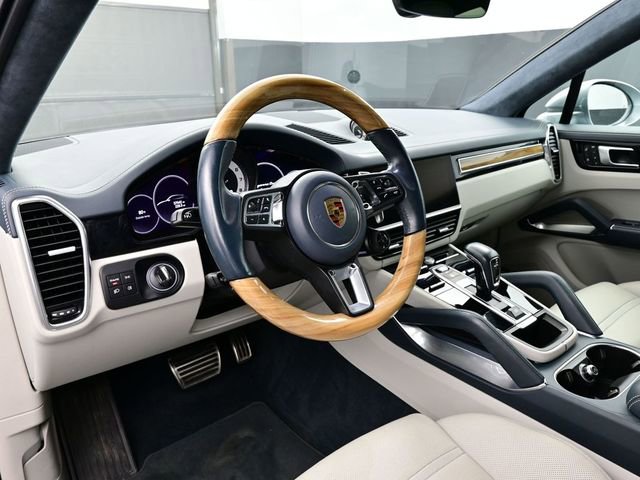 Certified 2022 Porsche Cayenne Turbo image 4