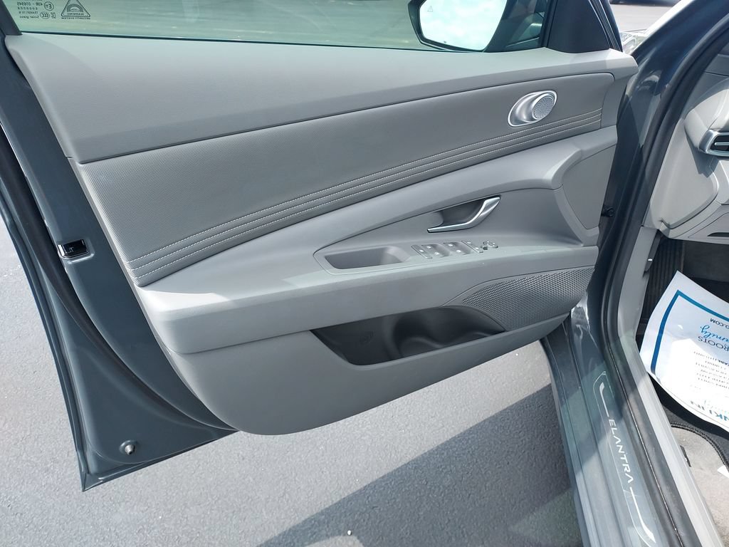 Used 2024 Hyundai Elantra SEL w/ Convenience Package FWD image 12