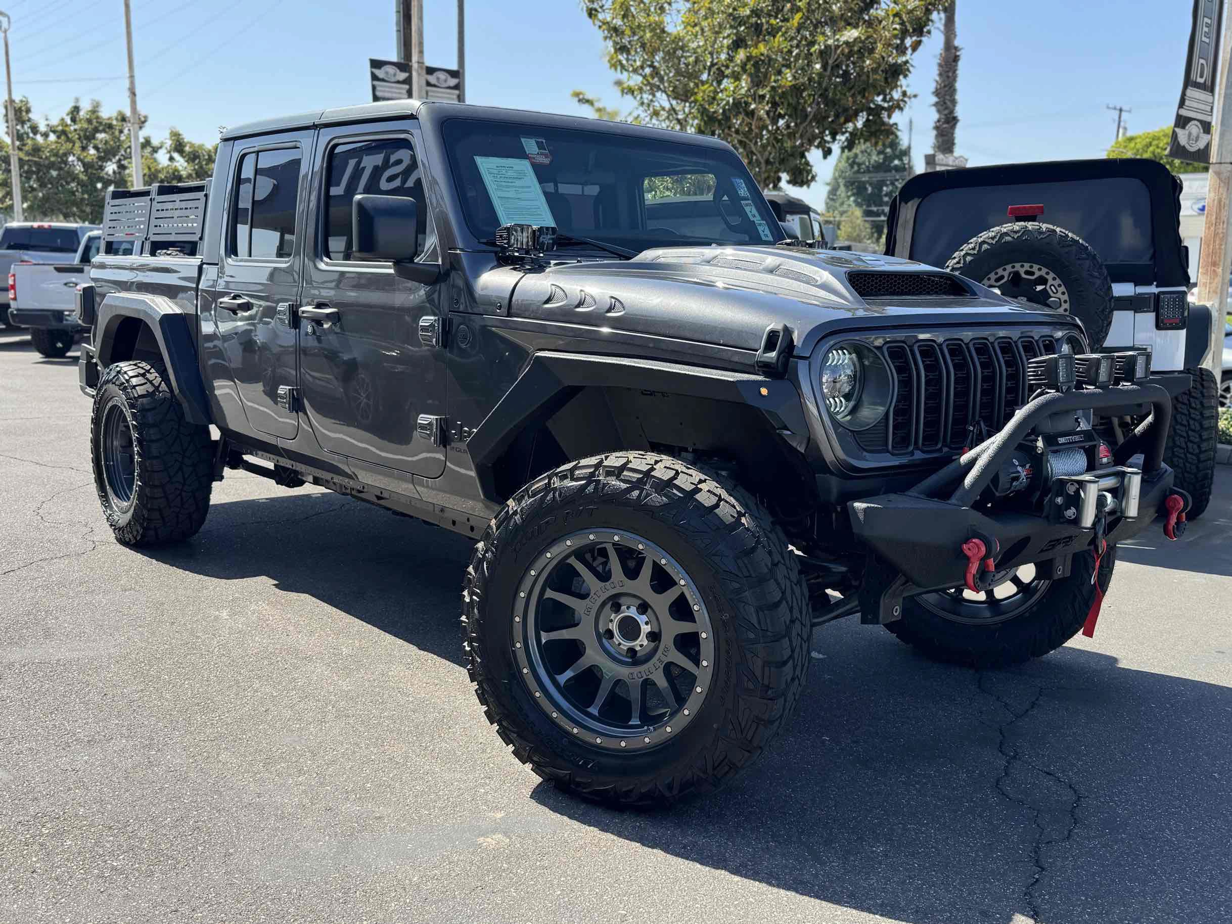 Used 2024 Jeep Gladiator Sport AWD/4WD image 1