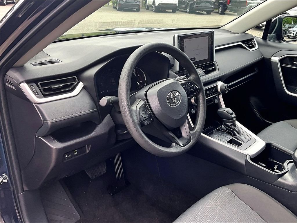 Used 2025 Toyota RAV4 XLE AWD/4WD image 8