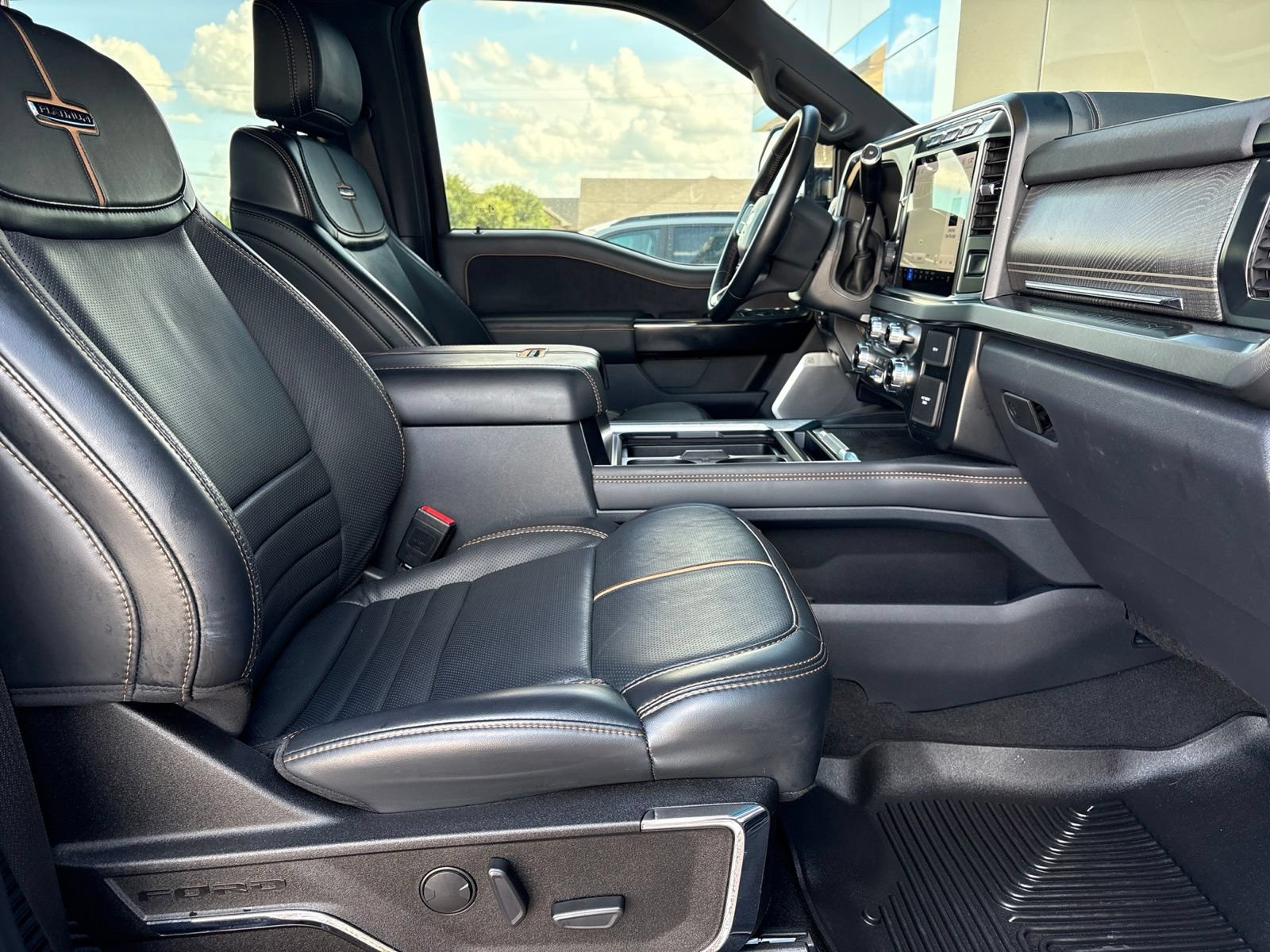 Used 2023 Ford F250 Platinum w/ FX4 Off-Road Package AWD/4WD image 22