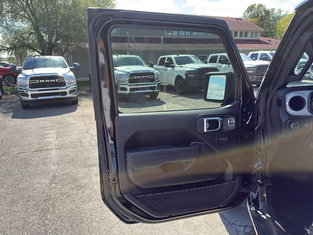 Used 2024 Jeep Gladiator Sport image 16