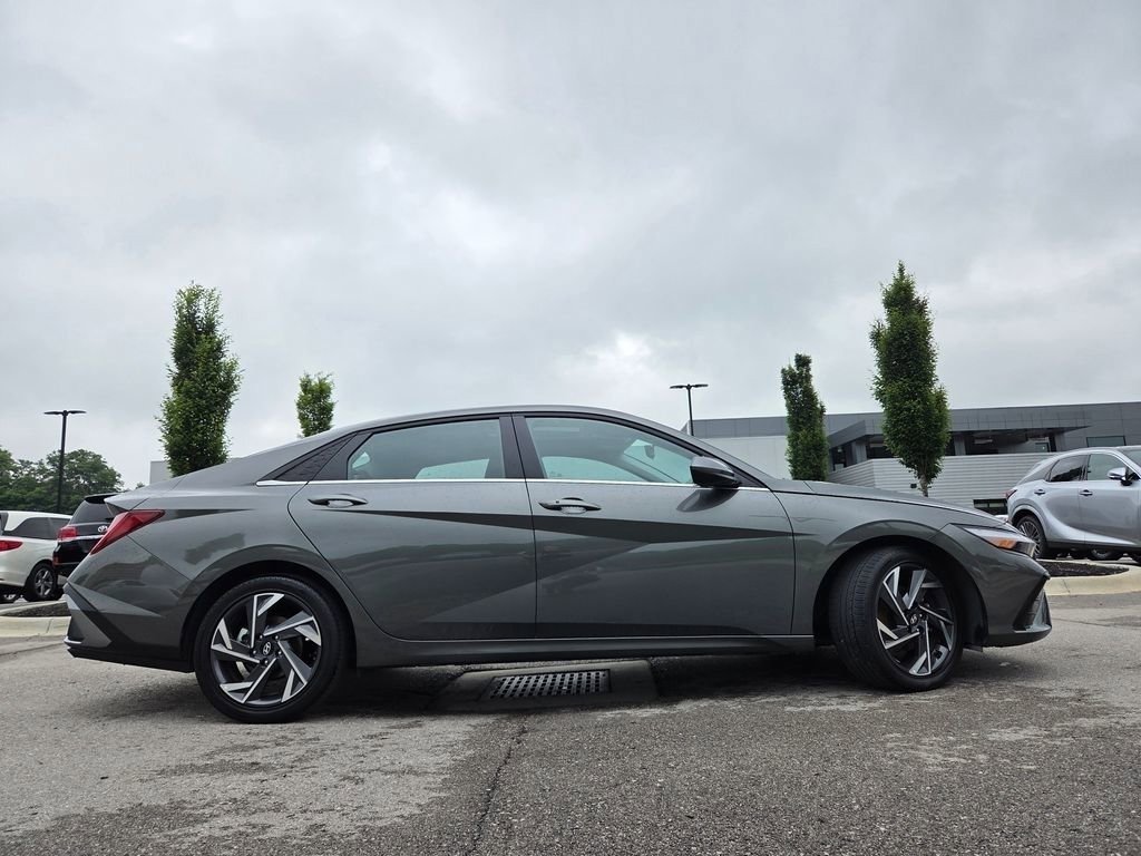 Used 2025 Hyundai Elantra SEL FWD image 27