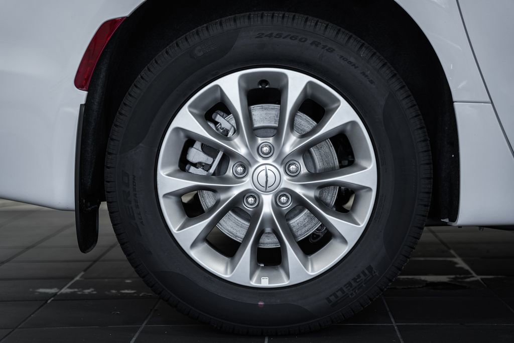 New 2026 Chrysler Pacifica Limited AWD/4WD image 18