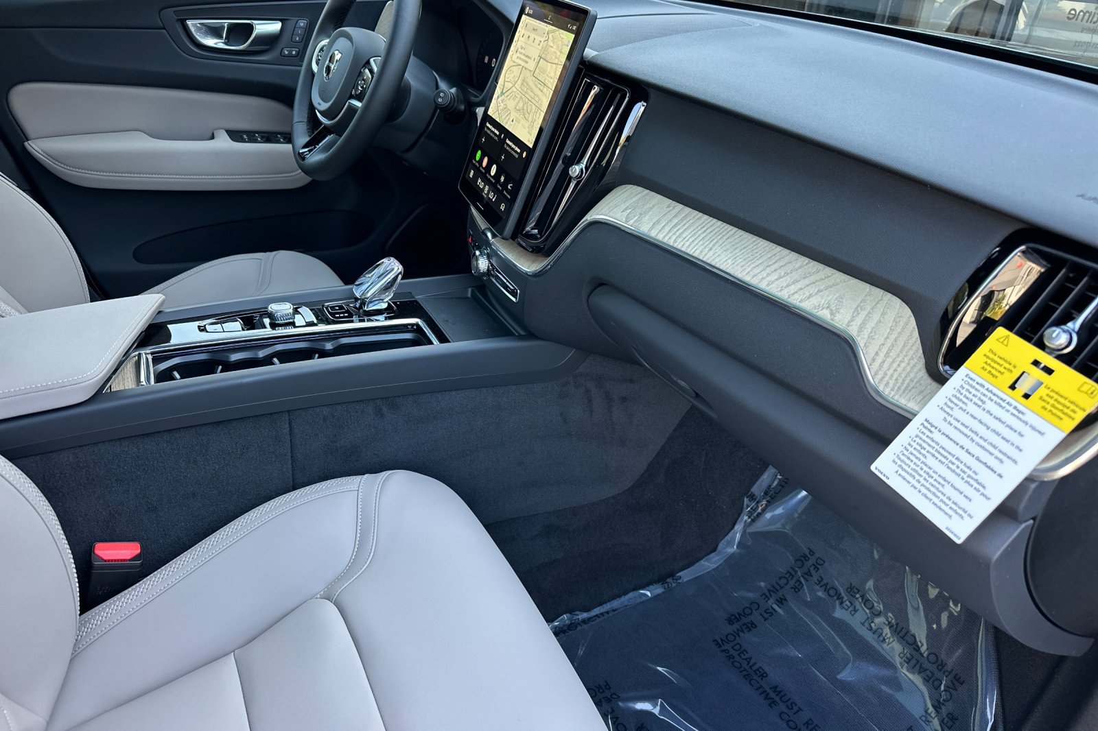 New 2026 Volvo XC60 B5 Core w/ Protection Package Premier AWD/4WD image 12