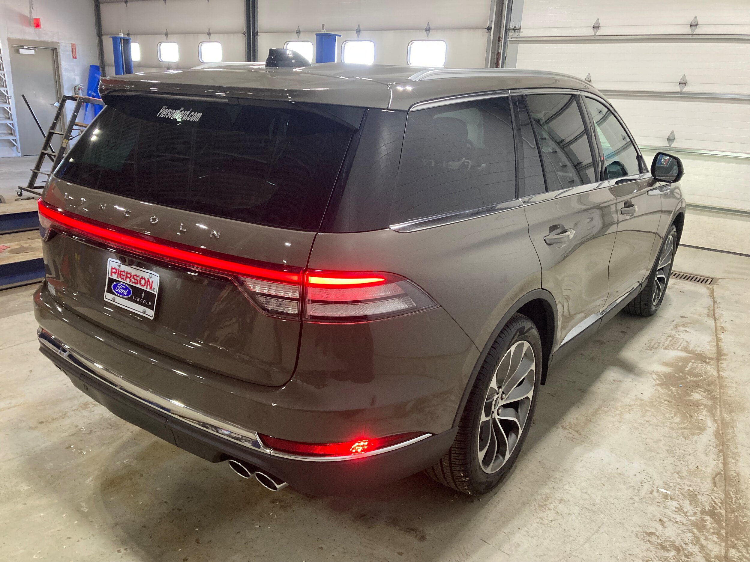 Used 2026 Lincoln Aviator AWD image 14