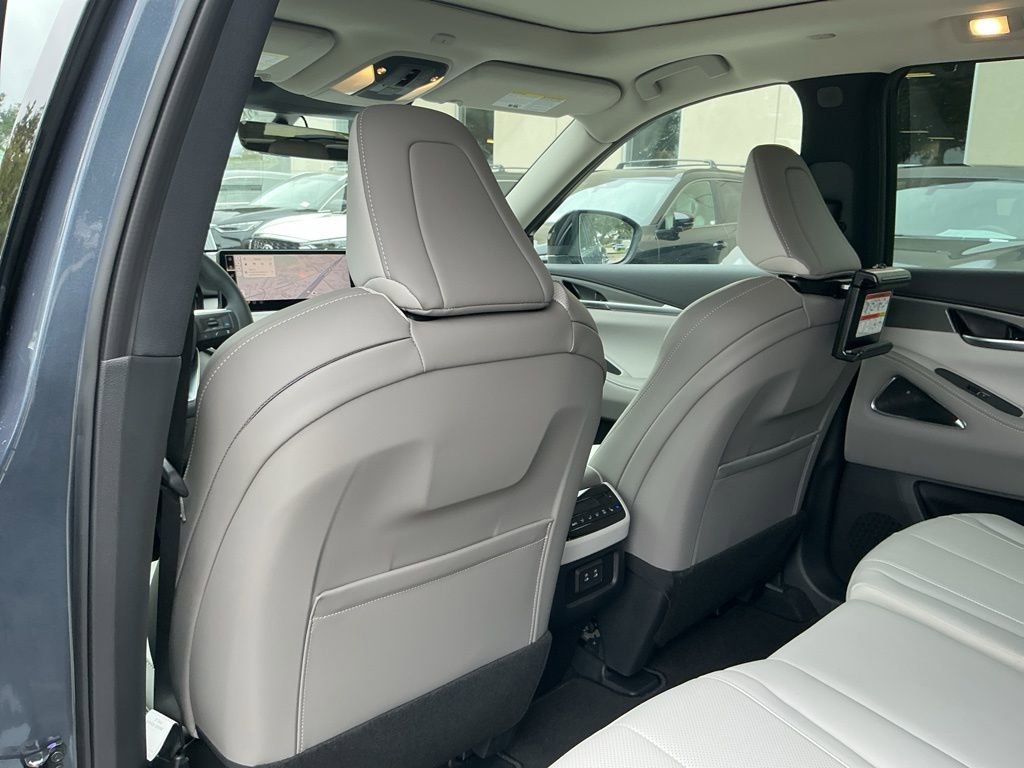 Certified 2026 INFINITI QX60 Luxe w/ Family Package AWD/4WD image 28