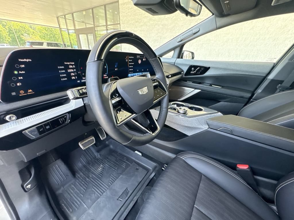 Certified 2025 Cadillac Optiq Luxury 2 w/ LPO, Floor Liner Package AWD/4WD image 10