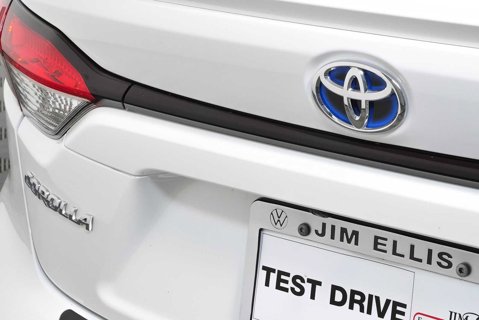 Used 2025 Toyota Corolla SE w/ SE Premium Package AWD/4WD image 31