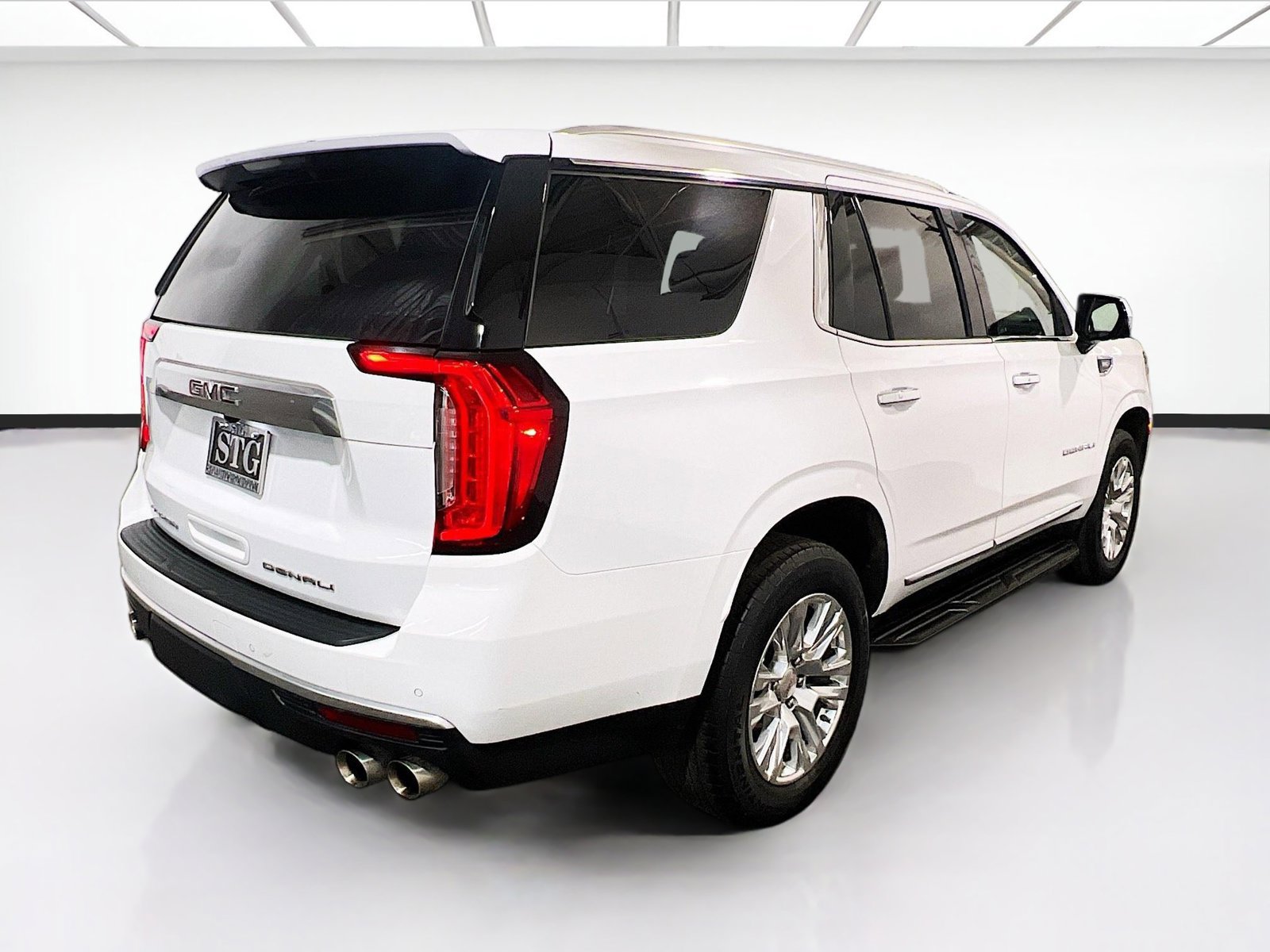 Used 2024 GMC Yukon Denali RWD image 4