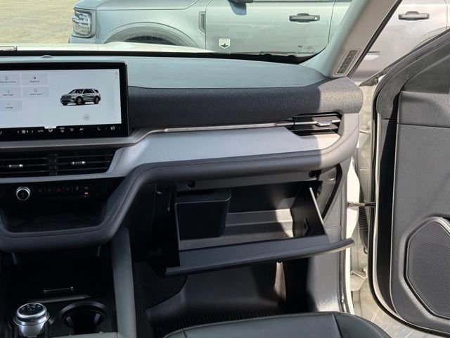 Used 2025 Ford Explorer Active w/ Active Comfort Package image 33