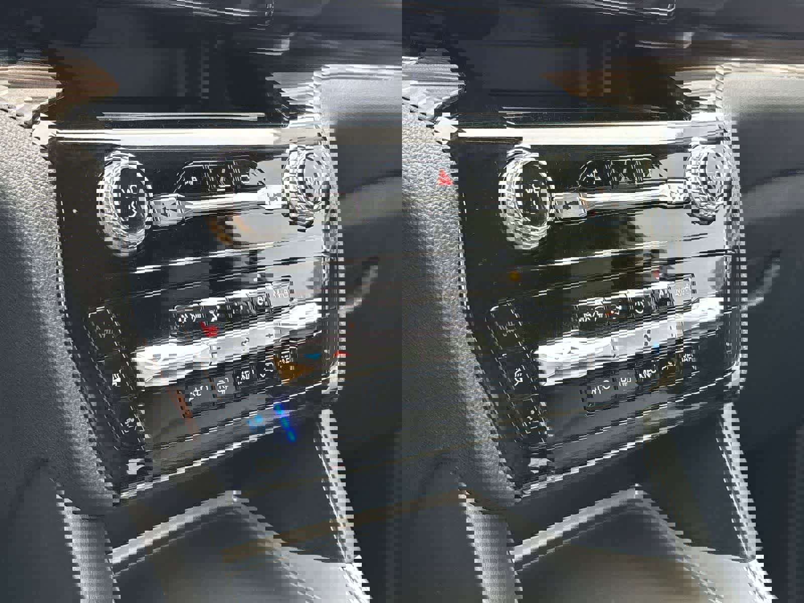 Used 2023 Ford Explorer Limited image 29