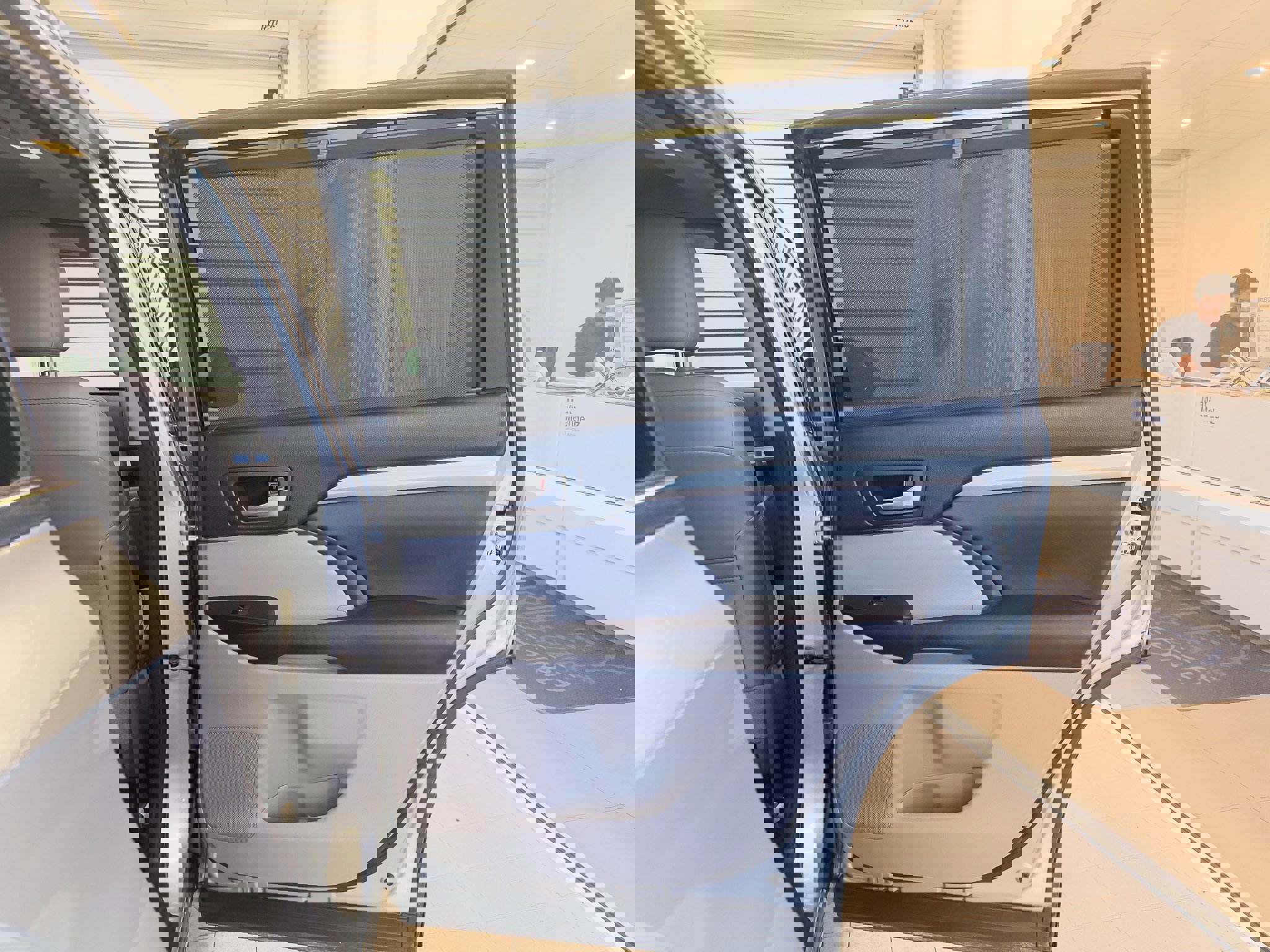 Used 2017 Toyota Highlander SE image 28