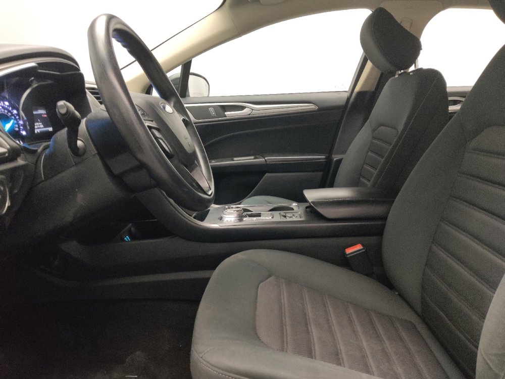Used 2020 Ford Fusion SE FWD image 17