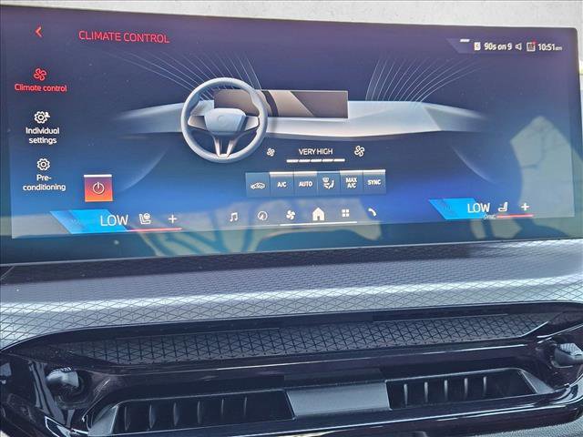 Certified 2025 BMW 330i Sedan w/ Convenience Package image 20