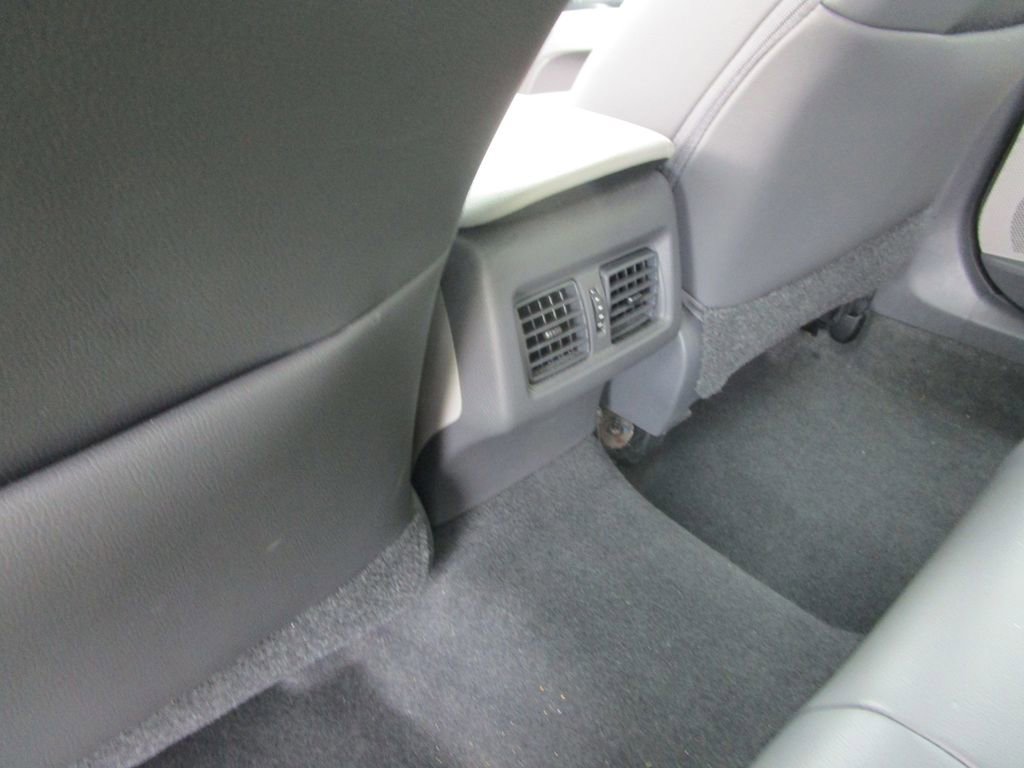 Used 2018 Toyota Camry XLE image 16