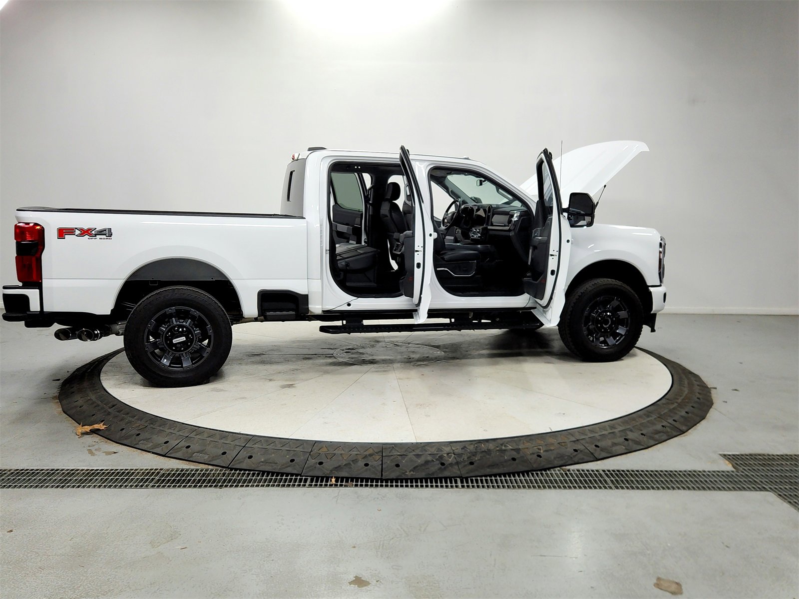 Used 2024 Ford F250 Lariat w/ Sport Appearance Package image 16