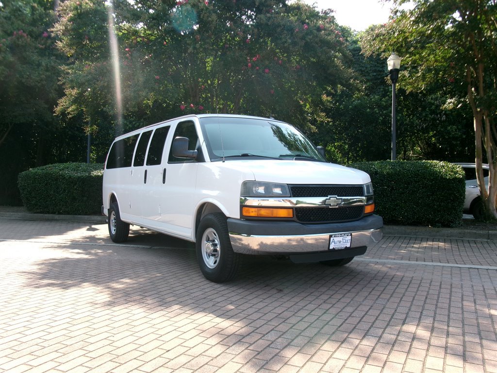 Used 2015 Chevrolet Express 3500 LT w/ LT Preferred Equipment Group RWD image 3