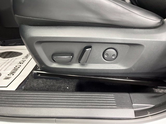 Used 2025 Nissan Rogue SV w/ SV Premium Package FWD image 33