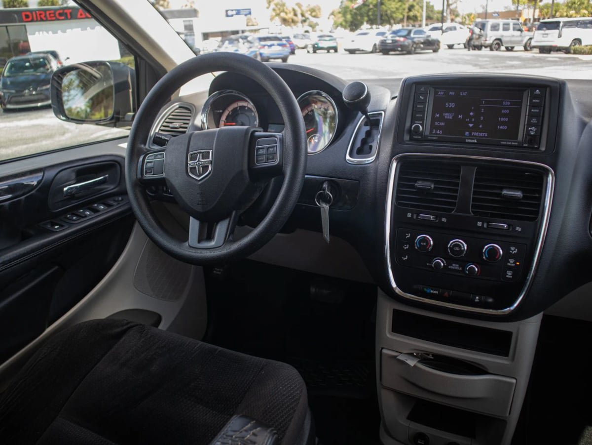 Used 2019 Dodge Grand Caravan SE w/ UConnect Hands-Free Group FWD image 17
