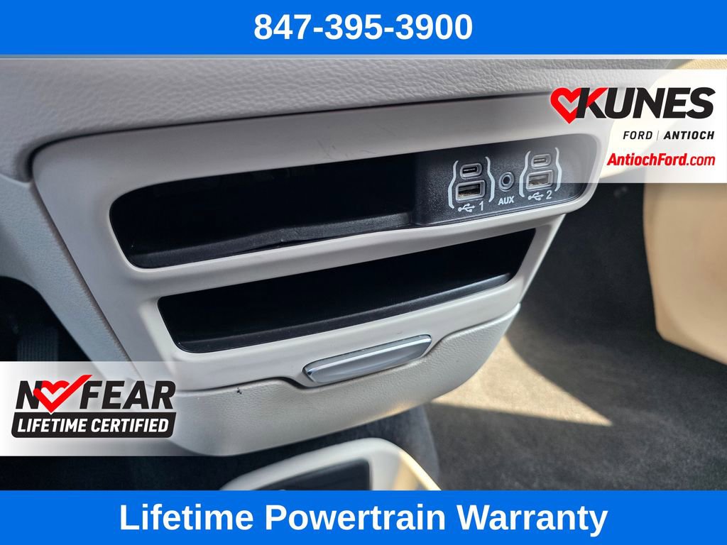 Used 2022 Chrysler Voyager LX image 48