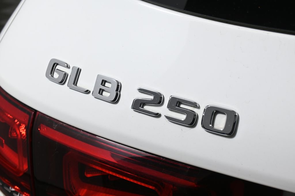 Used 2022 Mercedes-Benz GLB 250 4MATIC image 37