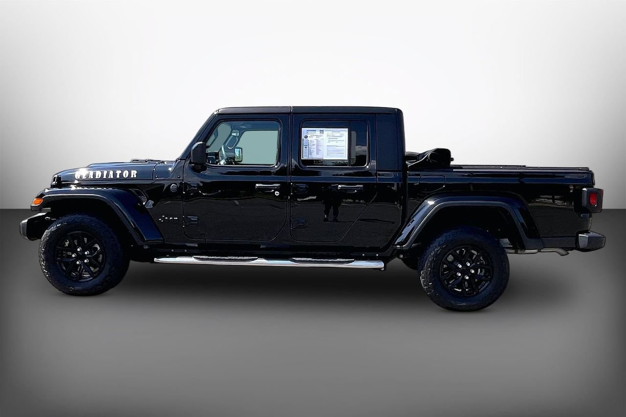 Used 2023 Jeep Gladiator Sport AWD/4WD image 5