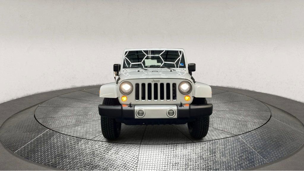 Used 2018 Jeep Wrangler Unlimited Sahara w/ Connectivity Group image 2