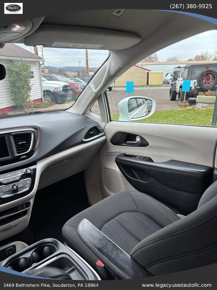 Used 2018 Chrysler Pacifica Touring Plus w/ Tire & Wheel Group image 35