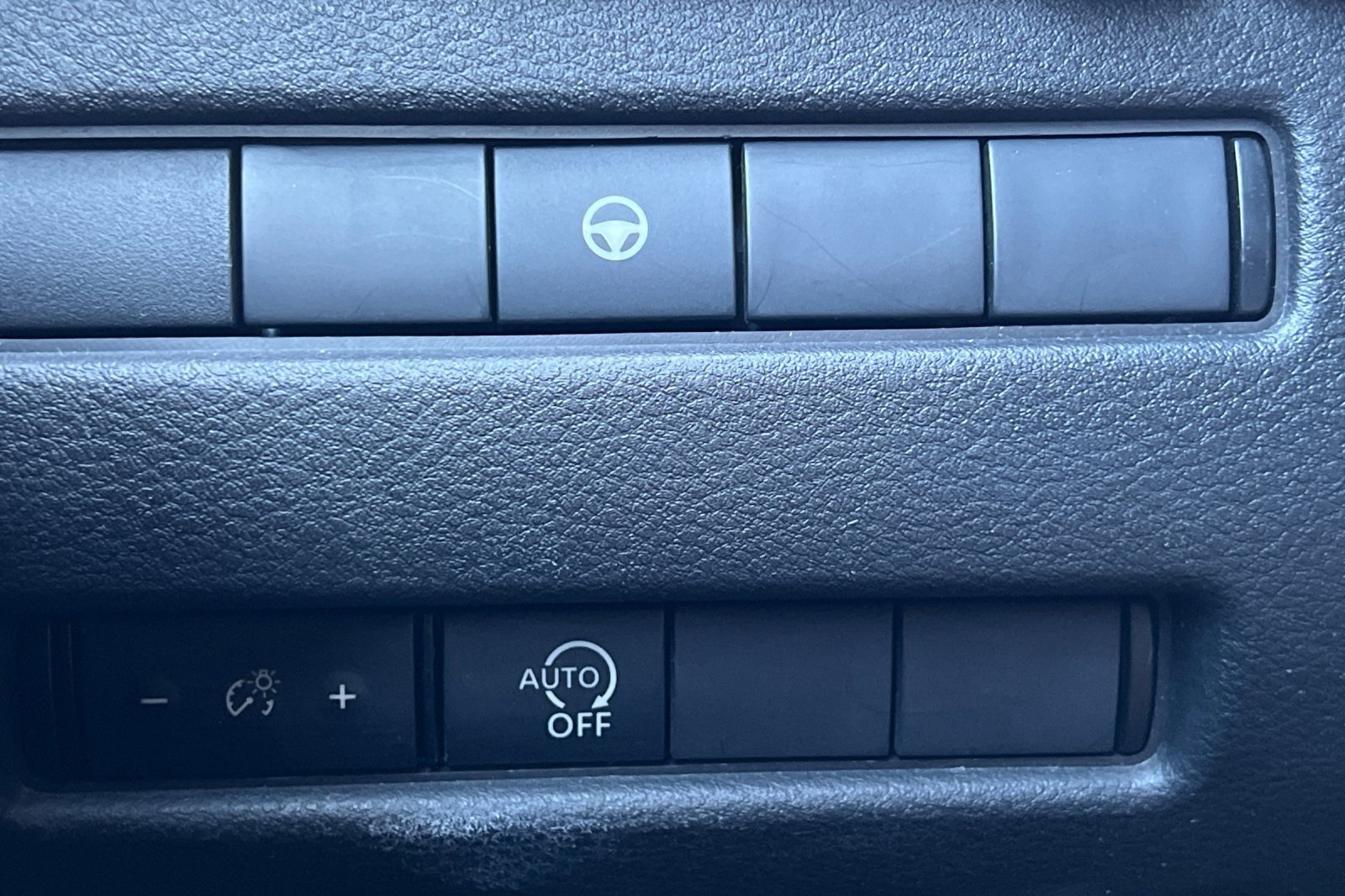 Used 2023 Nissan Rogue SV image 37