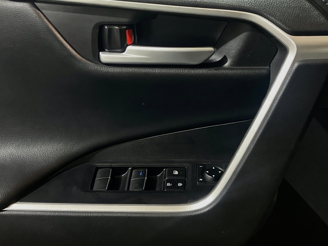 Used 2019 Toyota RAV4 XSE w/ XSE Weather Package AWD/4WD image 13