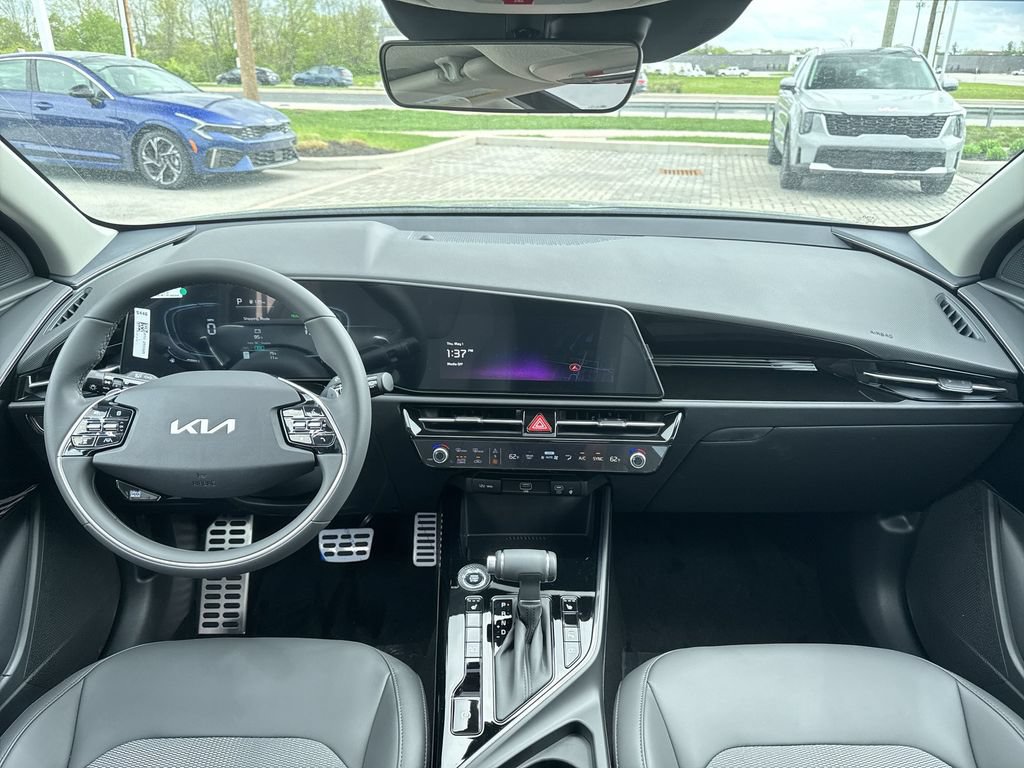 Used 2025 Kia Niro EX Touring FWD image 13