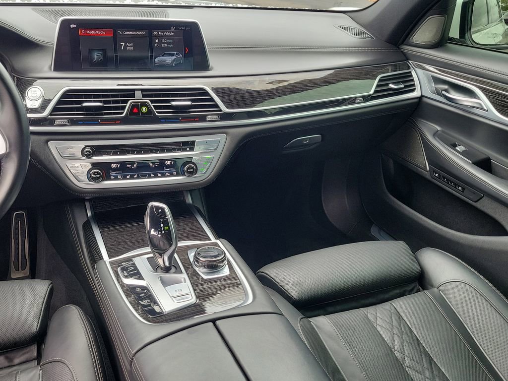 Used 2019 BMW 750i w/ Executive Package image 20