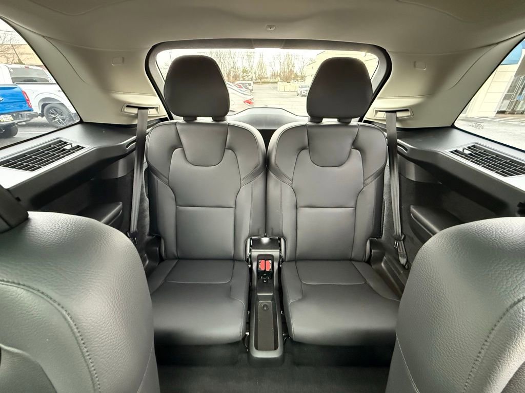 Used 2023 Volvo XC90 B6 Plus AWD/4WD image 31