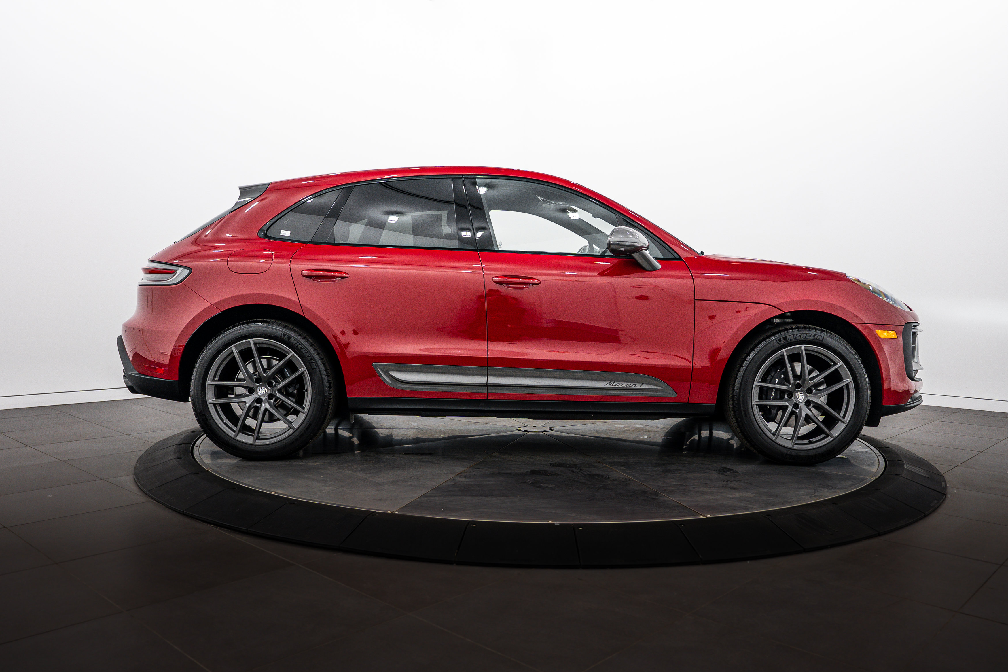 Certified 2026 Porsche Macan Turbo AWD/4WD image 8