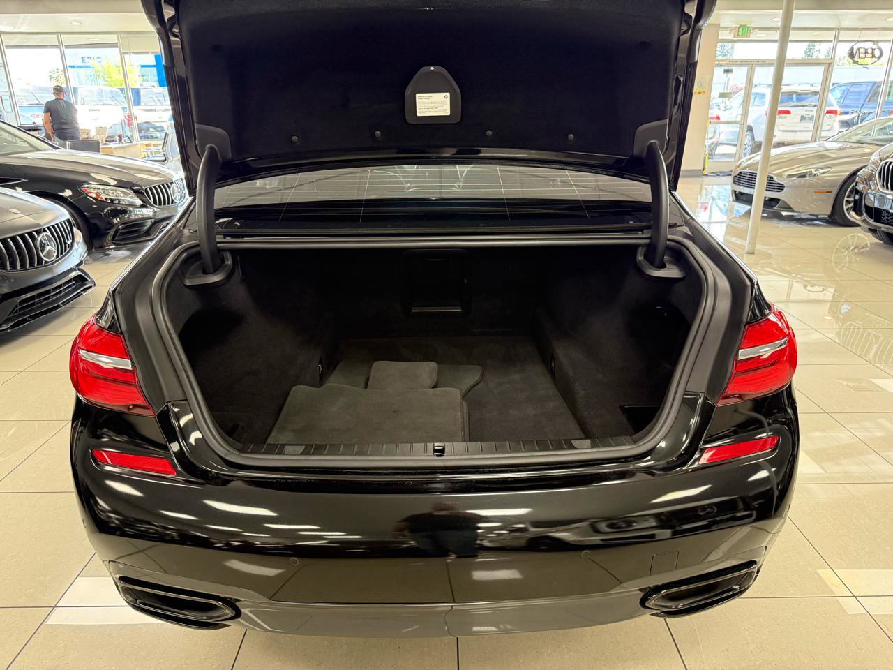 Used 2018 BMW 750i image 38