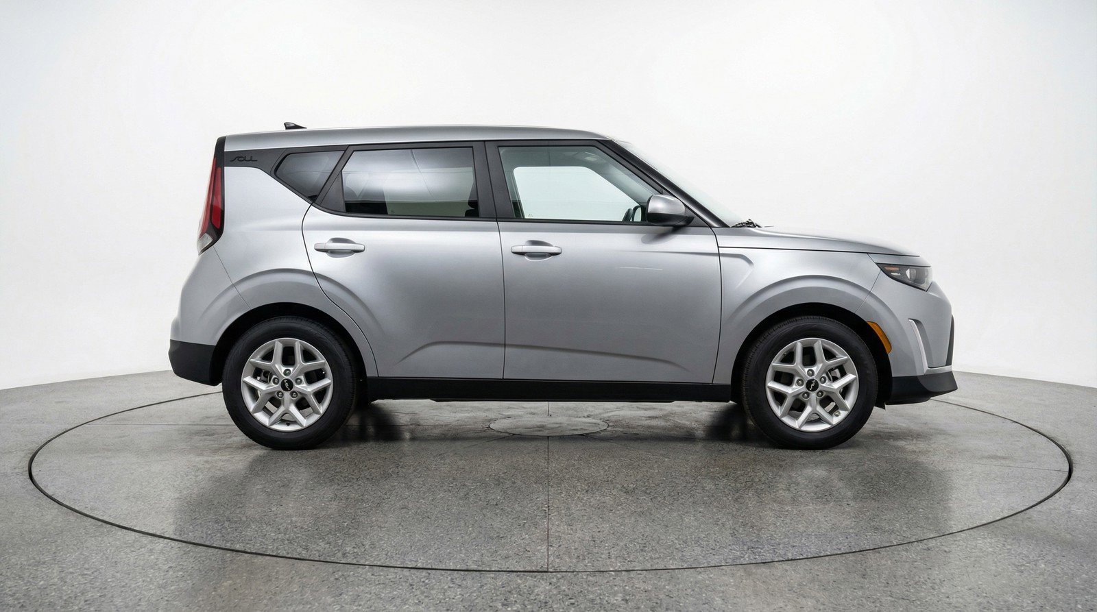 Used 2025 Kia Soul LX w/ LX Technology Package image 11
