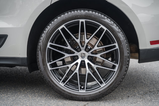 Used 2022 Porsche Macan AWD/4WD image 17