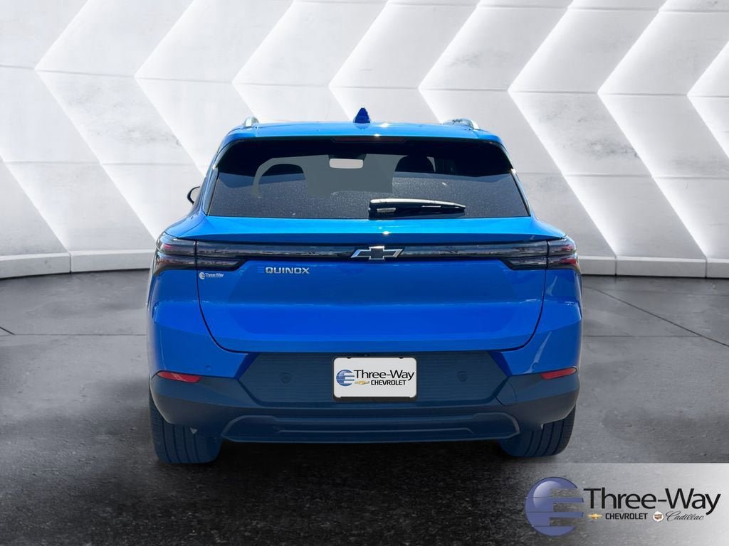 New 2026 Chevrolet Equinox EV LT w/ LPO, Blackout Package FWD image 4