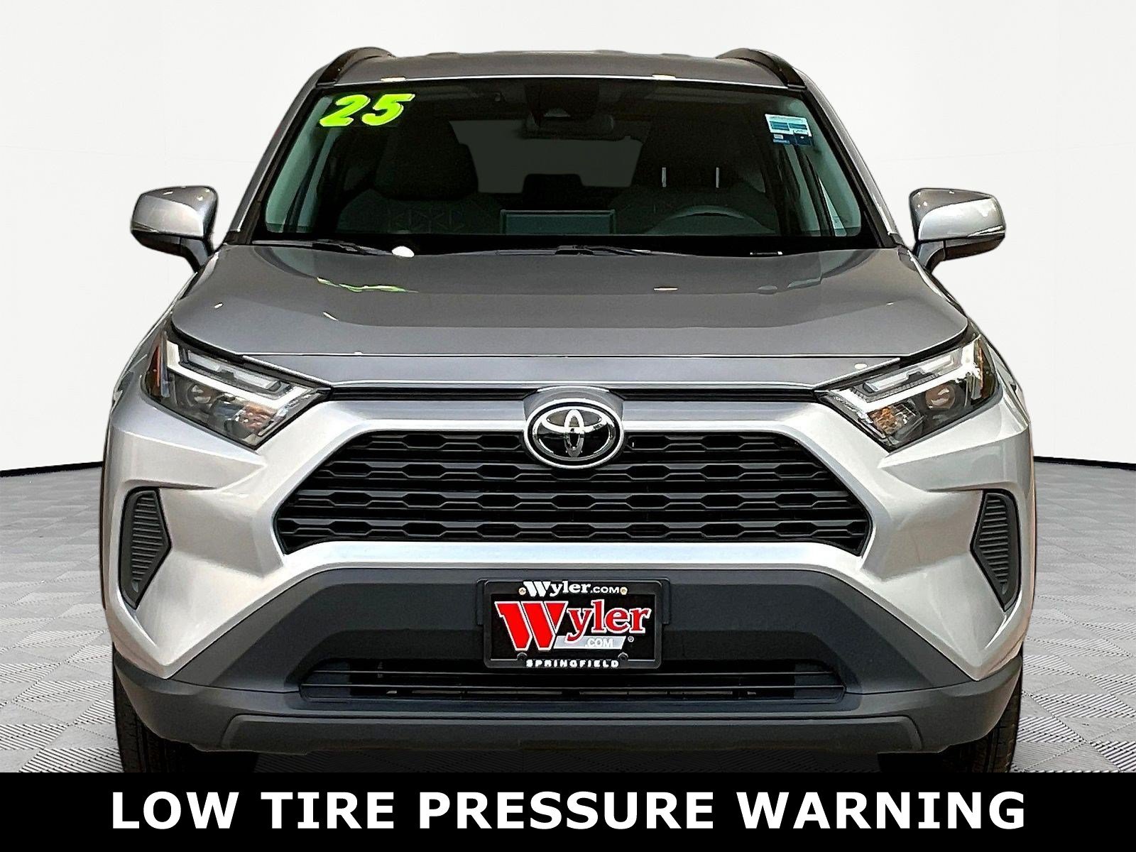 Used 2025 Toyota RAV4 XLE AWD/4WD image 2