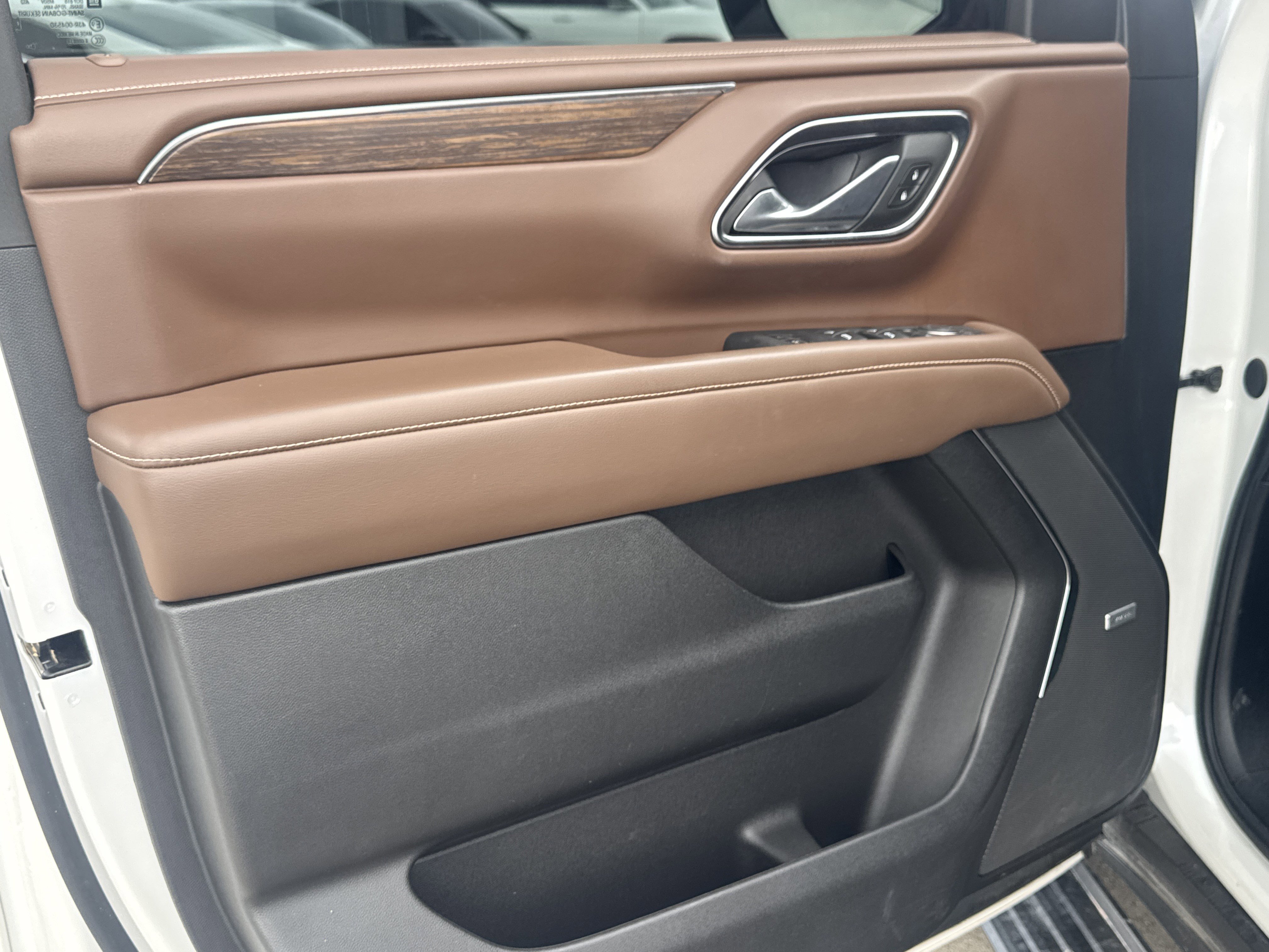 Used 2024 Chevrolet Suburban High Country w/ Max Trailering Package AWD/4WD image 3