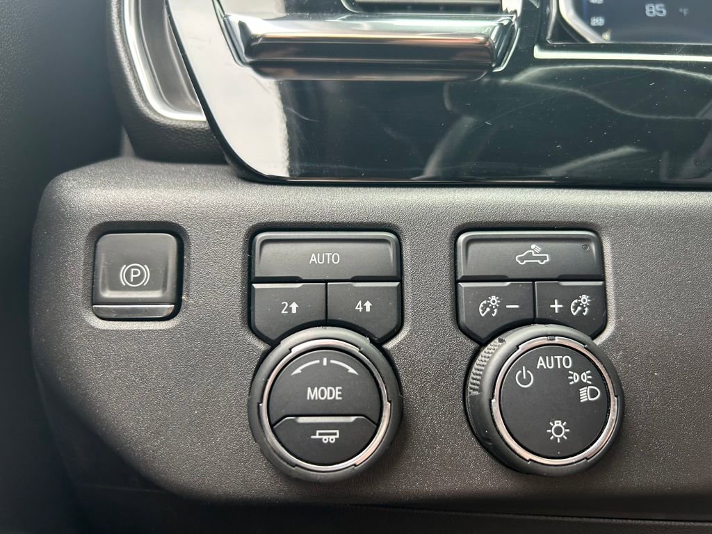 Used 2024 Chevrolet Silverado 1500 LT AWD/4WD image 19