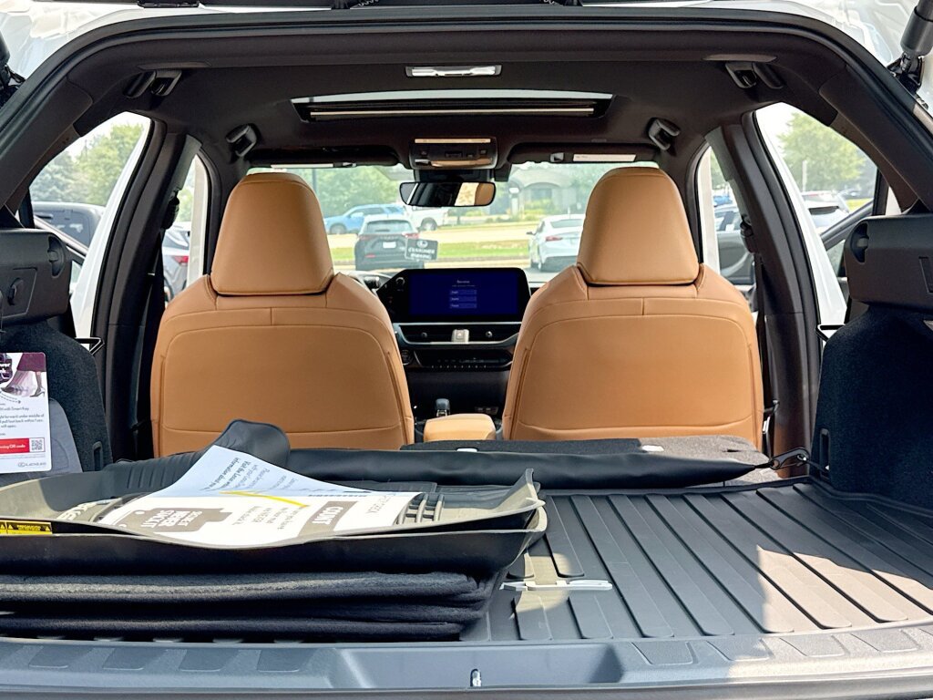 New 2026 Lexus UX 300h AWD image 7