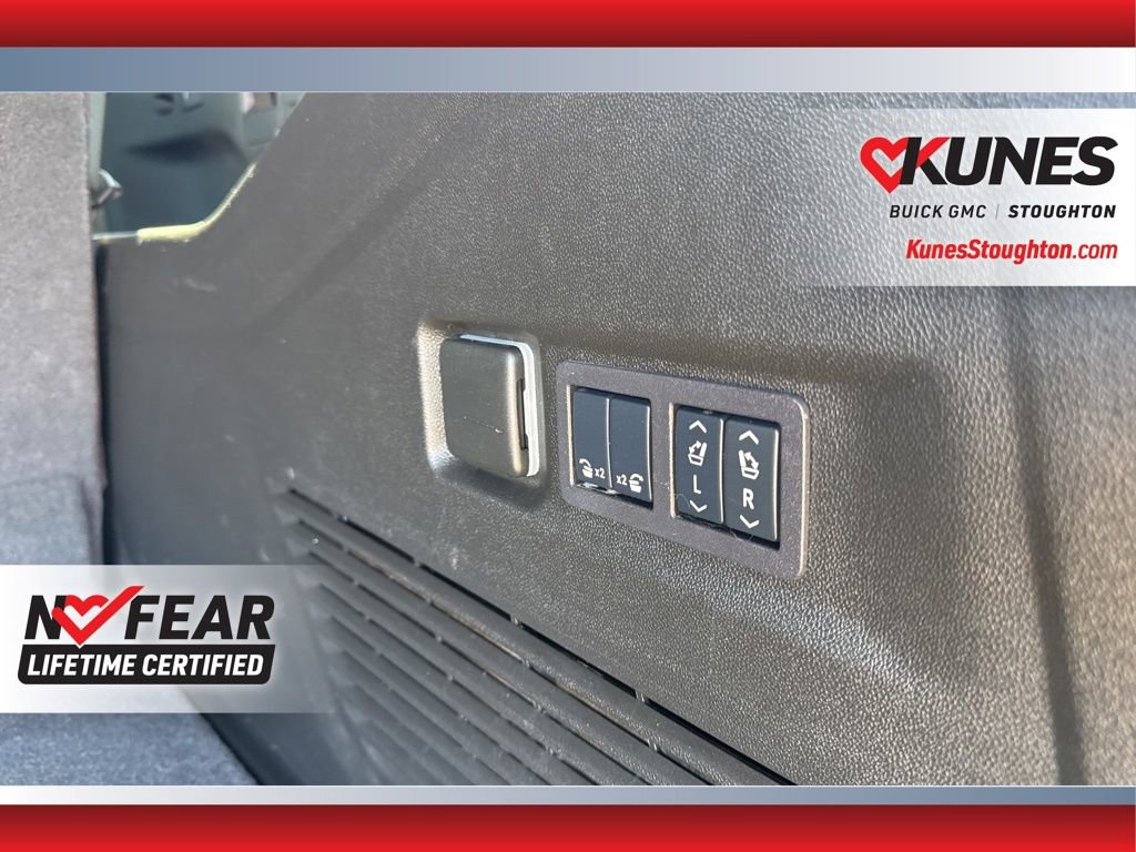 Used 2025 GMC Yukon XL Denali AWD/4WD image 21