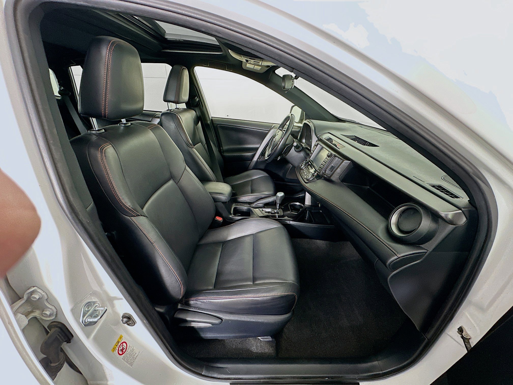 Used 2016 Toyota RAV4 SE image 32