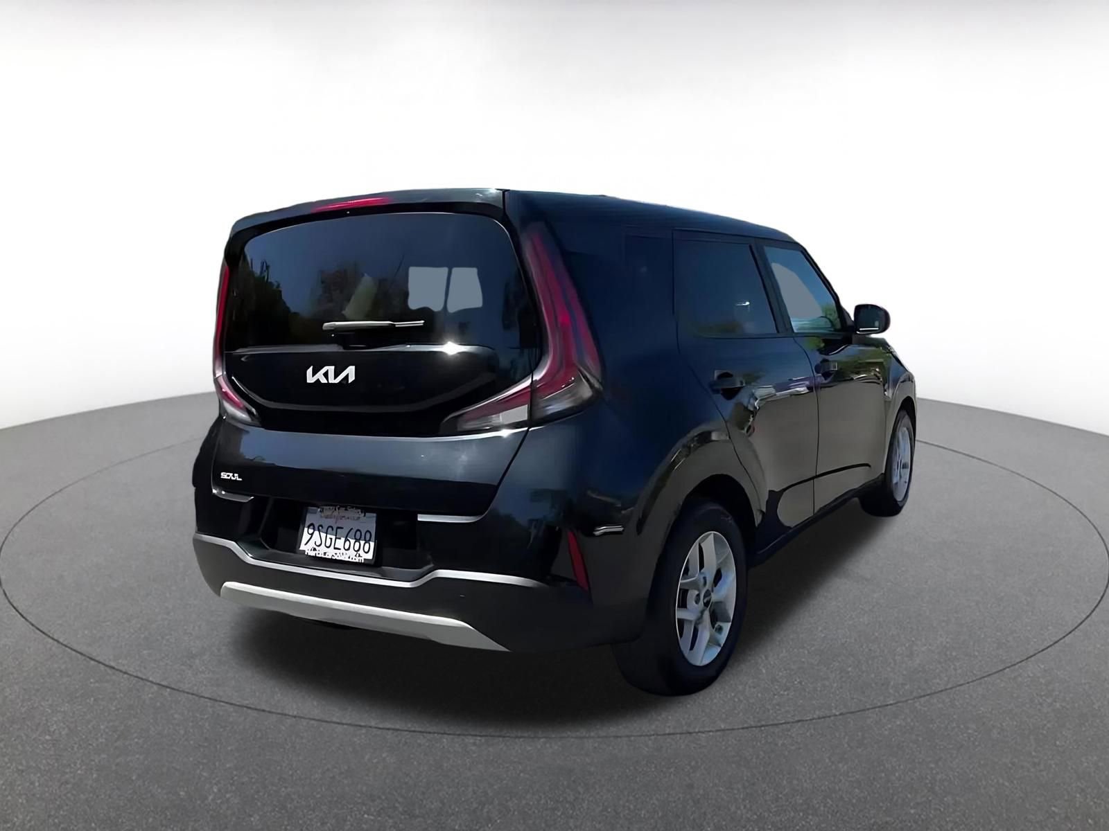Used 2025 Kia Soul LX w/ LX Technology Package FWD image 14