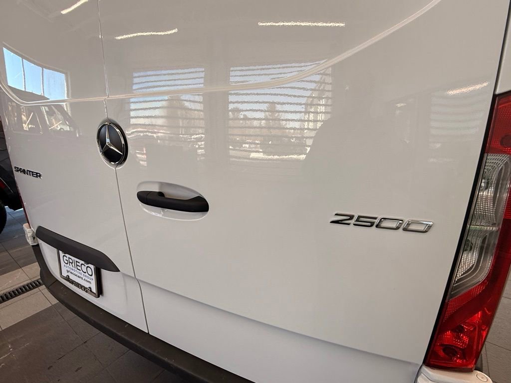 Used 2025 Mercedes-Benz Sprinter 2500 image 10